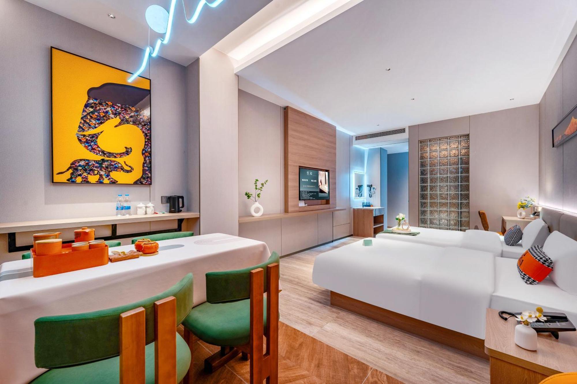 Henghe Selected S Design Hotel - Flagship Store Of Guangzhou Baiyun Railway Station International Convention Center--Reputation Preferred מראה חיצוני תמונה