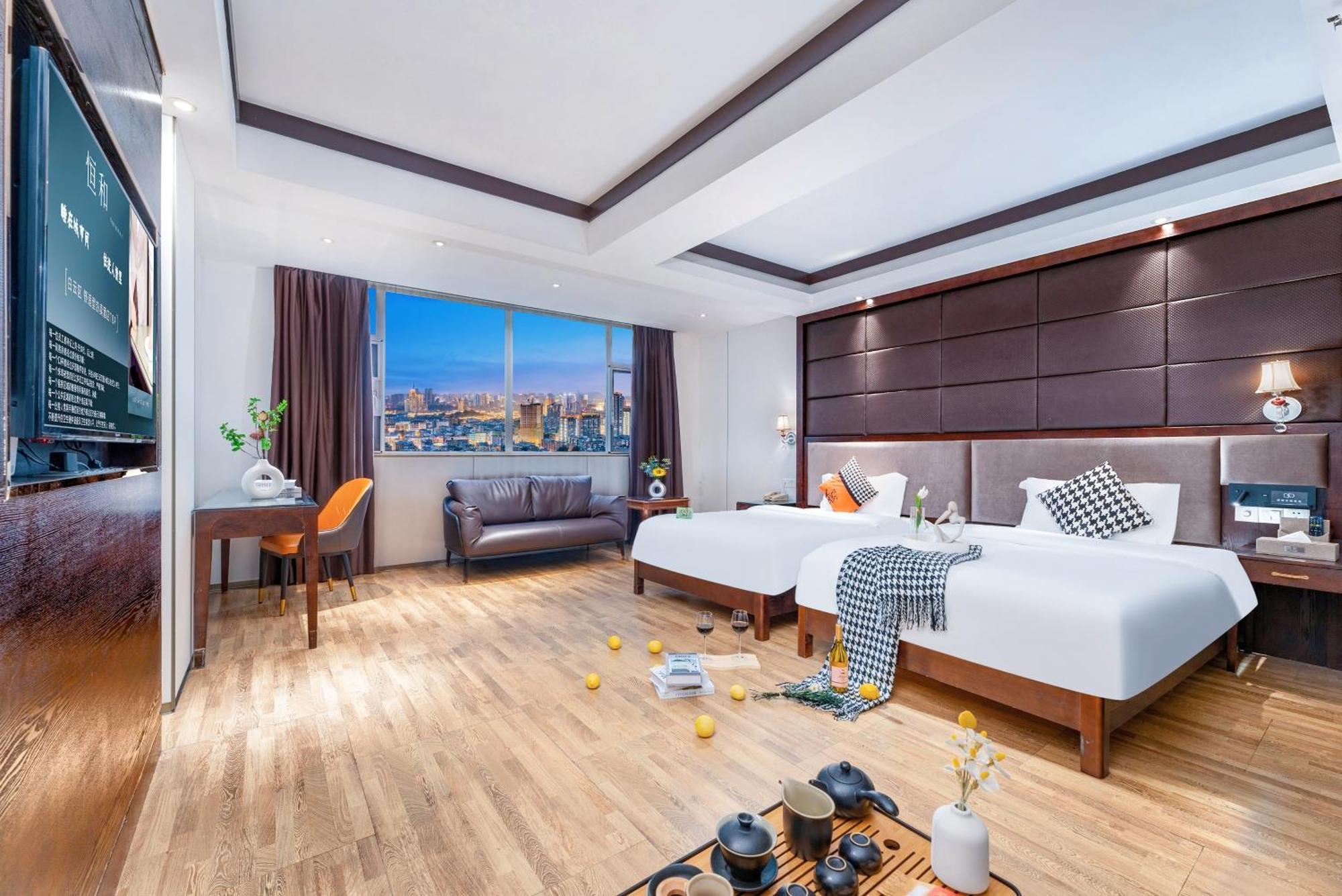 Henghe Selected S Design Hotel - Flagship Store Of Guangzhou Baiyun Railway Station International Convention Center--Reputation Preferred מראה חיצוני תמונה